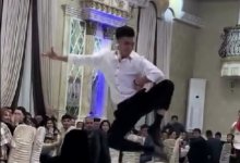 Сальто и кружения: парень удивил публику балетом на корпоративе (ВИДЕО)