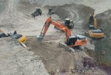 Небольшой экскаватор спустят на место провала автобуса в Майкаине