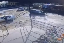 Водитель прокатил полицейского на капоте в Урджаре (ВИДЕО)