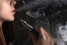 Курила в самолете: 15-летнюю девочку задержали в Таразе