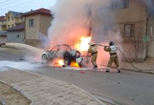 Автомобиль взорвался на улице в Актау (ВИДЕО)
