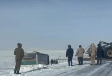 Автобус с 17 пассажирами вылетел с трассы в кювет в области Абай