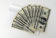 Доллар после выходных остался на прежнем уровне в Казахстане