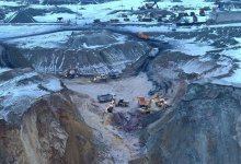 Вещи спасателей и деталь кузова автобуса обнаружили на Майкаине