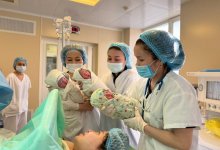 Тройню богатырей родила мама двойняшек из Астаны