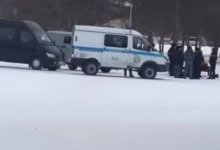 Мужчина скончался на лавочке в центре Караганды (ВИДЕО)