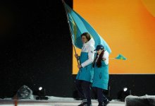 Берик Боранбаев и Мерей Тастемир вынесли флаг Казахстана на стадионе в Южной Корее