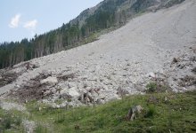 Последствия камнепада ликвидируют с осени прошлого года по дороге на Шымбулак