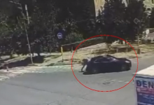 В Алматы самокатчик обвинил блогера на Porsche в наезде