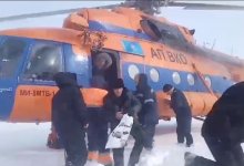 На вертолетах эвакуируют людей из снежных заносов в ВКО