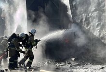 Больше 100 человек тушат пожар на барахолке в Алматы (ВИДЕО)