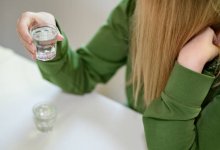 Сотрудники детсада устроили посиделки со спиртным в рабочее время в Атырау (ВИДЕО)