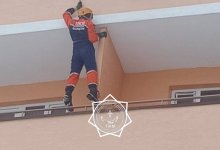 Двое малышей оказались в запертой квартире в Таразе