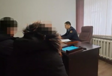 Младенца оставили на улице в Караганде: подозреваемых задержали