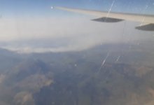 Камыши горят на берегу Каспийского моря в Атырауской области