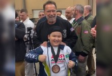 Массаж от Шварценеггера и бронзу получил казахстанский школьник в США (ВИДЕО)
