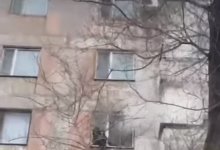 Двоих детей вынесли из горящей квартиры в Астане (ВИДЕО)