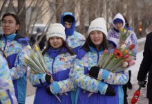 Тысячу тюльпанов раздарили астанчанкам волонтеры столицы (ВИДЕО)