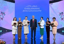 Победительниц конкурса "Ару-Ана" наградил президент