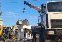 Часть крыши магазина едва не обрушилась в Актау (ВИДЕО)