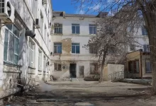 Пациенты лечатся в полуразрушенной больнице в Атырау