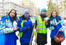 Коммунальщиков угостили чаем и баурсаками в Астане (ВИДЕО)