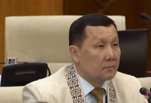 Вызывает интерес и активно обсуждается – депутат об изменении герба Казахстана