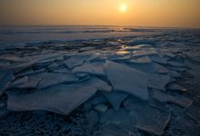 Ребенка унесло на льдине в Иртыш (ВИДЕО)