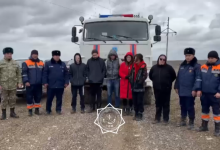 Компанию отдыхающих спасли во время перехода реки