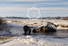 Застрявшего в реке тракториста спасли в Абайской области