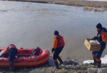 Продукты на лодке доставили в одно из сел ВКО