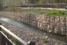 В красный цвет окрасилась река в Шымкенте (ВИДЕО)