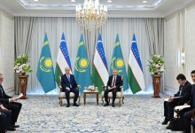Токаев провел неформальную встречу с Мирзиёевым