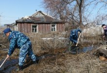 Двух детей спасли из затопленного дома полицейские из Петропавловска