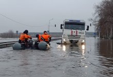 Полицейские продолжают обеспечивать порядок в зоне паводков