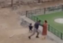 Мужчина избил жену на детской площадке в Мангистау (ВИДЕО)