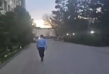 Прокуроры убегали от общественников в Конаеве (ВИДЕО)