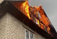 Кровлю частного дома тушили в Алматинской области