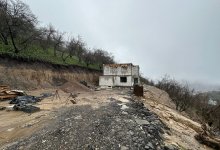 Грязевая масса сошла на дорогу в Алматы