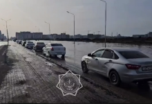Крупный проспект заливает талой водой в Астане