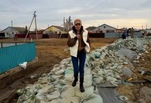 Жена Кайрата Нуртаса побывала в затопленных районах Петропавловска (ВИДЕО)
