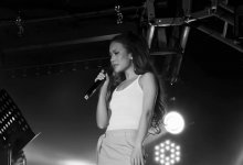 "Женщин нельзя убивать и бить": Dequine обратилась к публике во время концерта