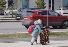 Милое видео брата и сестры из Астаны растрогало Казнет