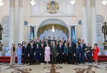 Касым-Жомарт Токаев наградил казахстанцев за заслуги в укреплении мира и дружбы