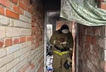 Газовые баллоны вынесли пожарные из горящего дома в Костанайской области