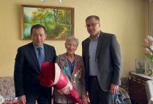 100-летних ветеранов войны и труженников тыла поздравили врачи в Алматы