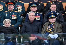 Токаев посетил военный парад в Москве