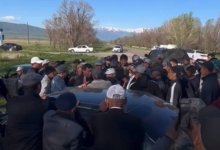 Незаконно отобрали земли? Жители поселка в области Жетысу пожаловались на чиновников