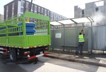 Десятки тысяч скамеек, урн и дорожных знаков вымыли и покрасили в Алматы