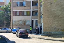 Жильцы дома обнаружили тело женщины у высотки в Актау